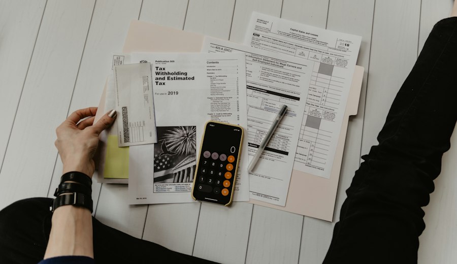 Documentos financieros y calculadora: delitos económicos